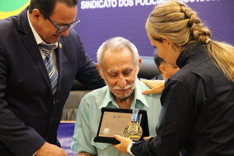 97 ANOS VIGIANDO AS ESTRADAS - PRF celebra aniversário com homenagens a servidores e familiares em Porto Velho
 
 